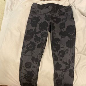 NWOT size 6 Lululemon floral black and gray crop.